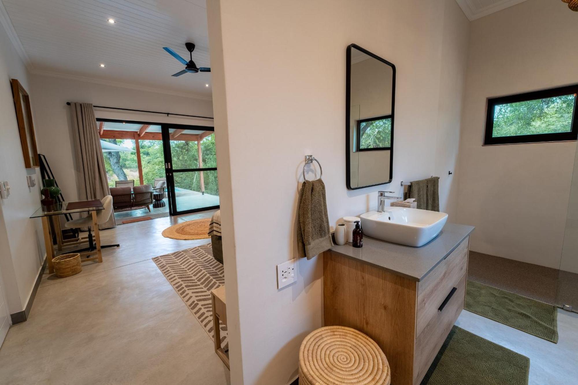 Nomads Den Private Villa With Heated Pool On Hoedspruit Wildlife Estate Riverbed Экстерьер фото