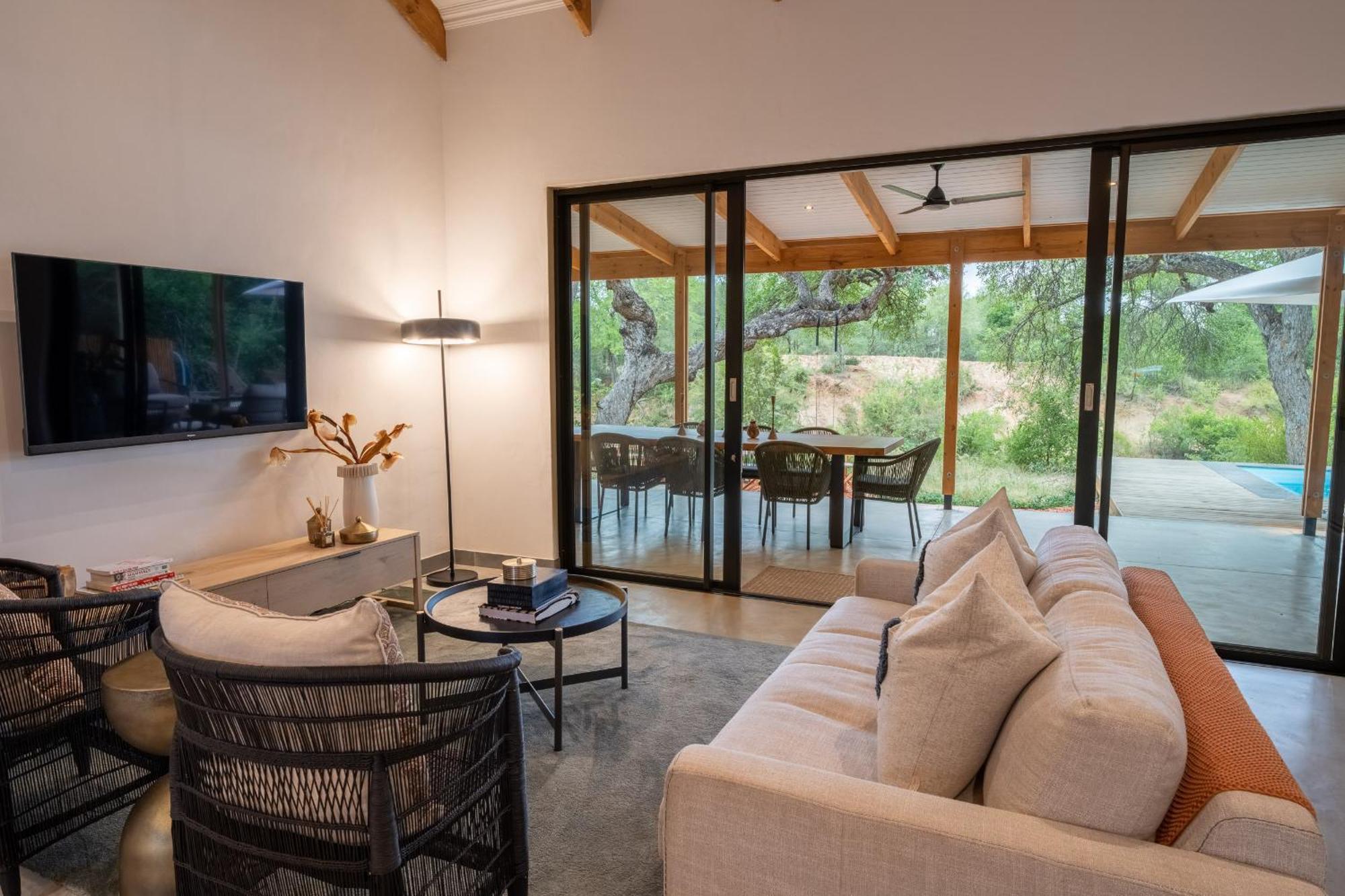 Nomads Den Private Villa With Heated Pool On Hoedspruit Wildlife Estate Riverbed Экстерьер фото