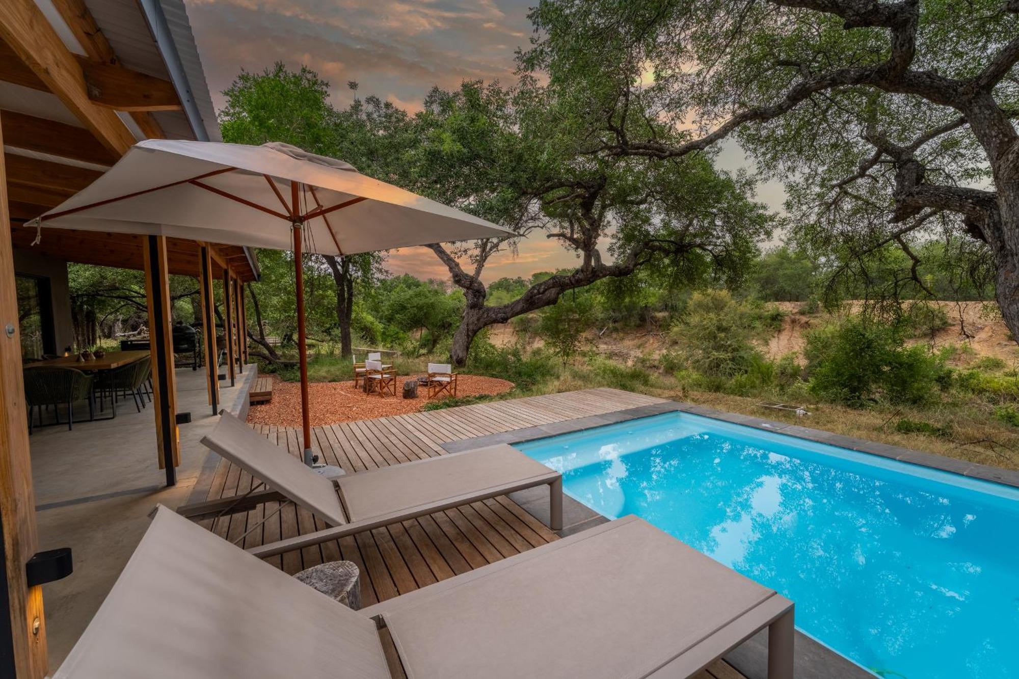 Nomads Den Private Villa With Heated Pool On Hoedspruit Wildlife Estate Riverbed Номер фото